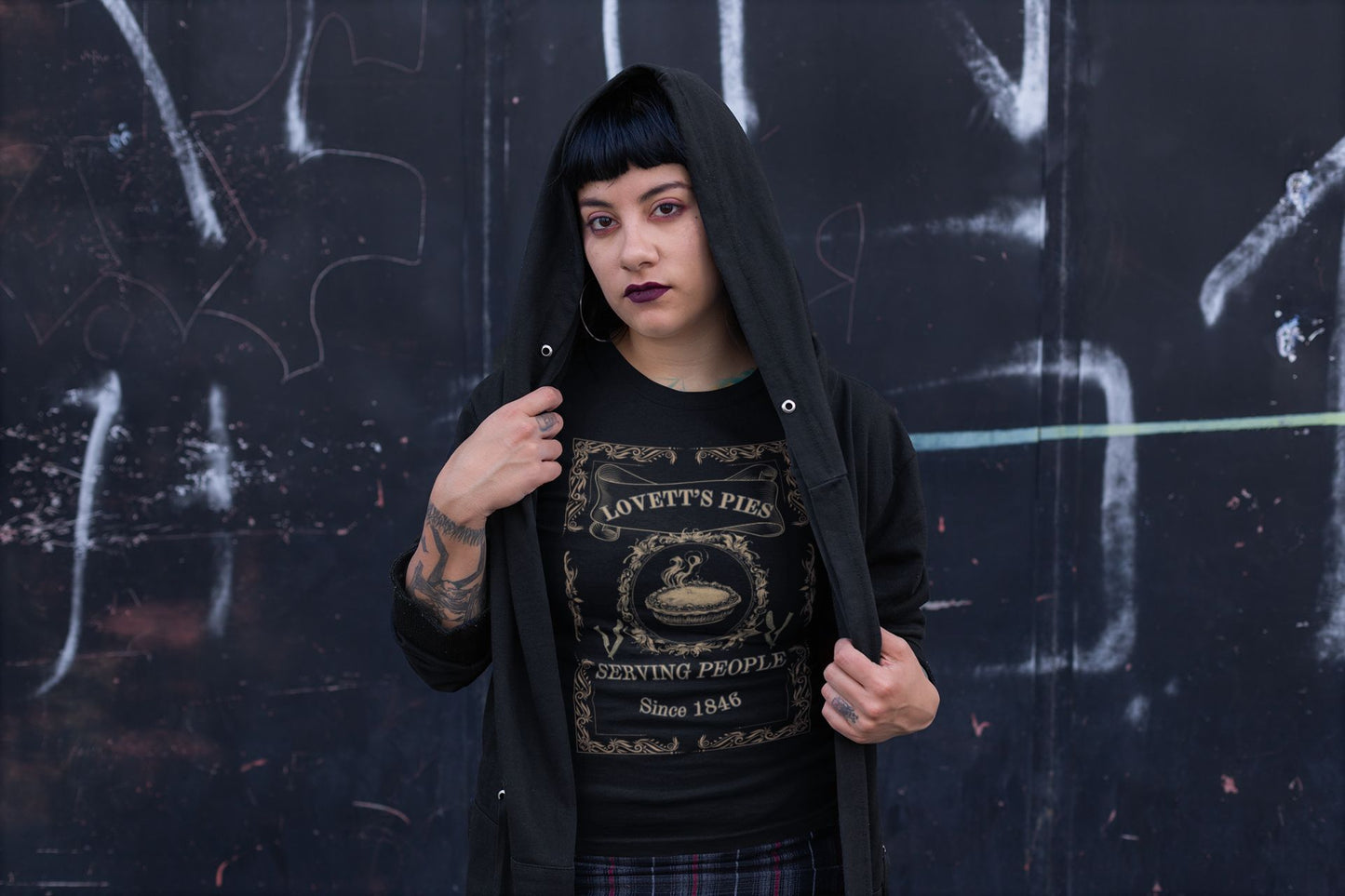 Lovett's Pies Women's T-shirt – Gothic Victorian Style for Theatre Lovers