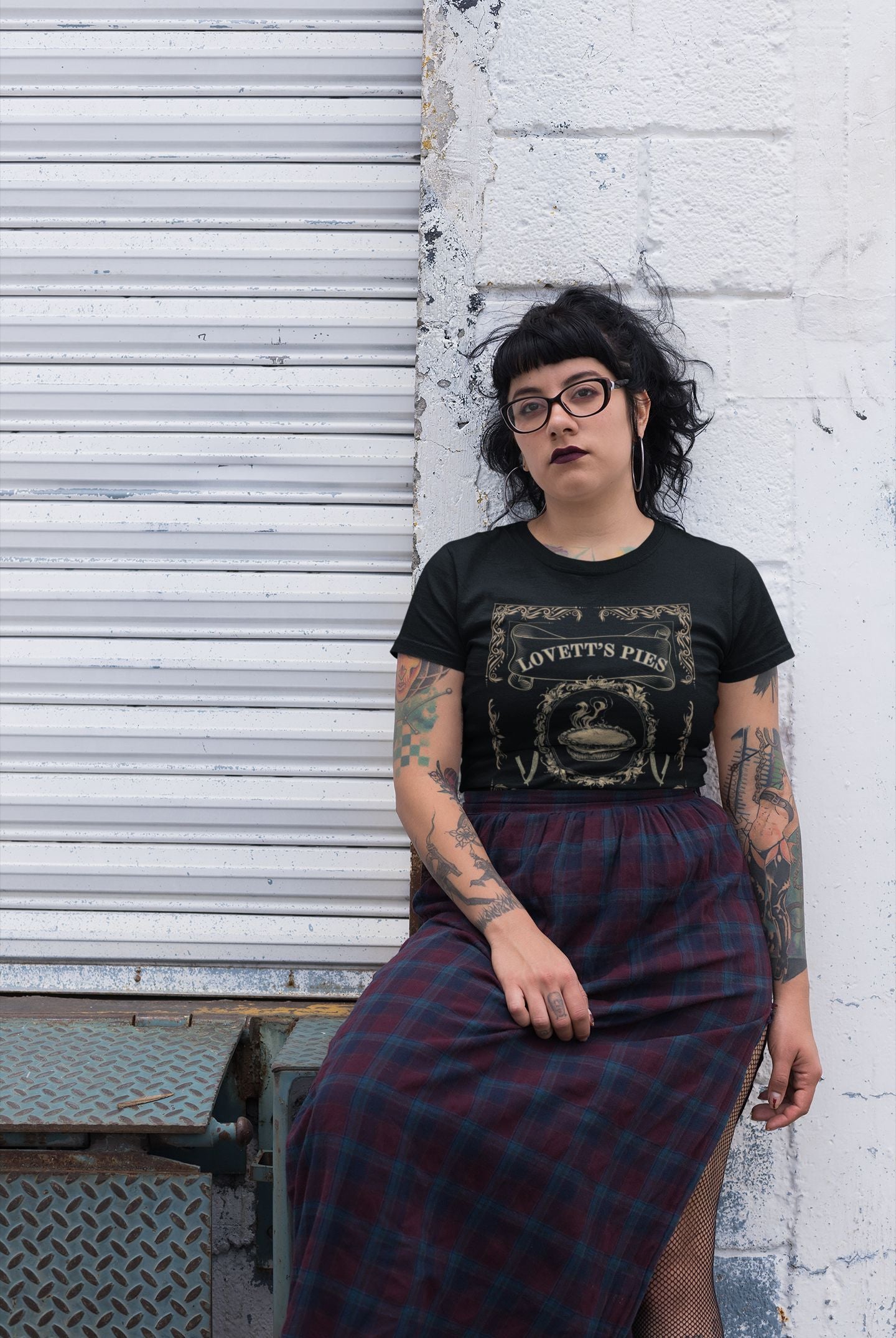 Lovett's Pies Women's T-shirt – Gothic Victorian Style for Theatre Lovers