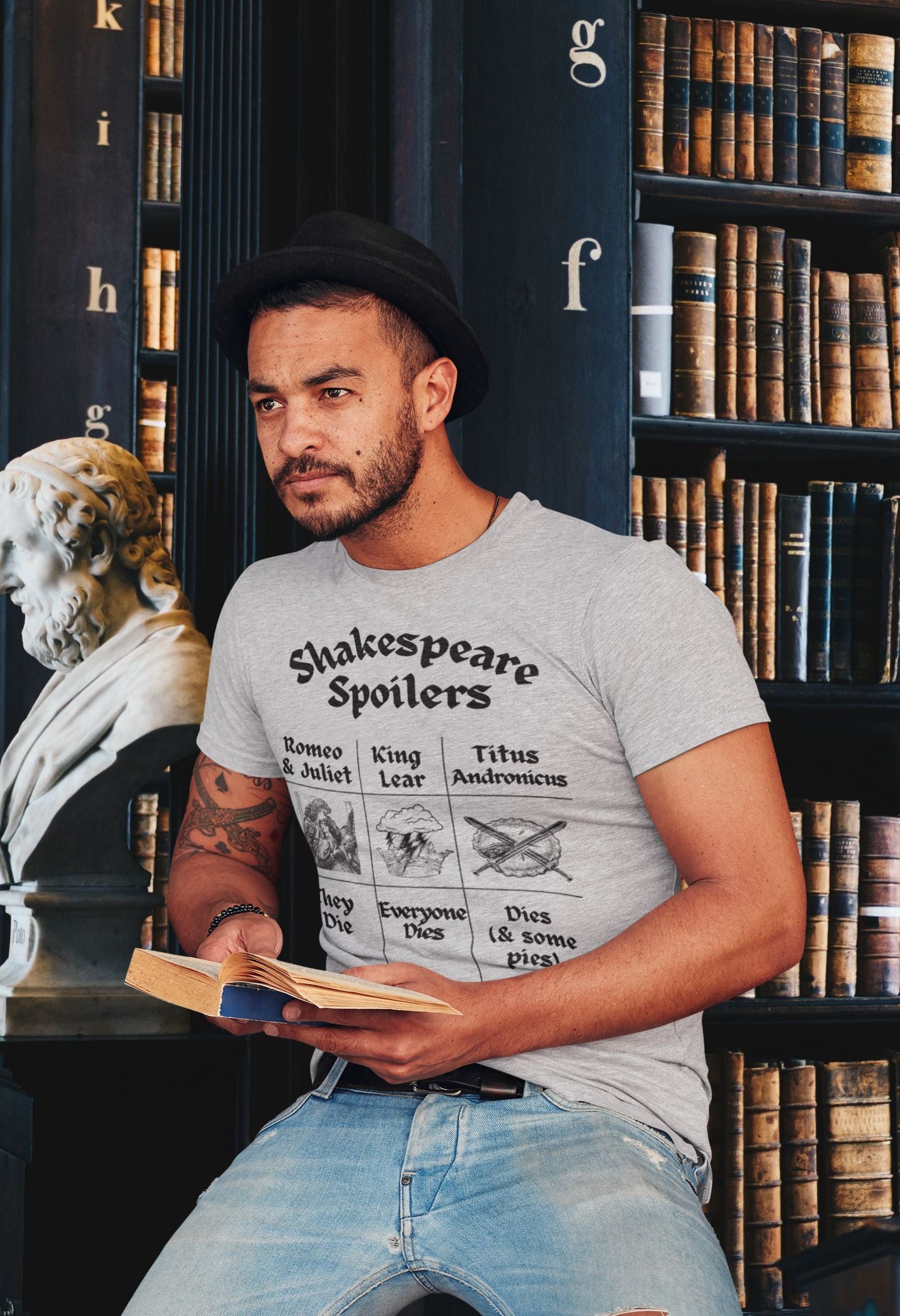 Men's T-Shirt "Shakespeare Spoilers" – Unisex Design for Drama & English Teachers