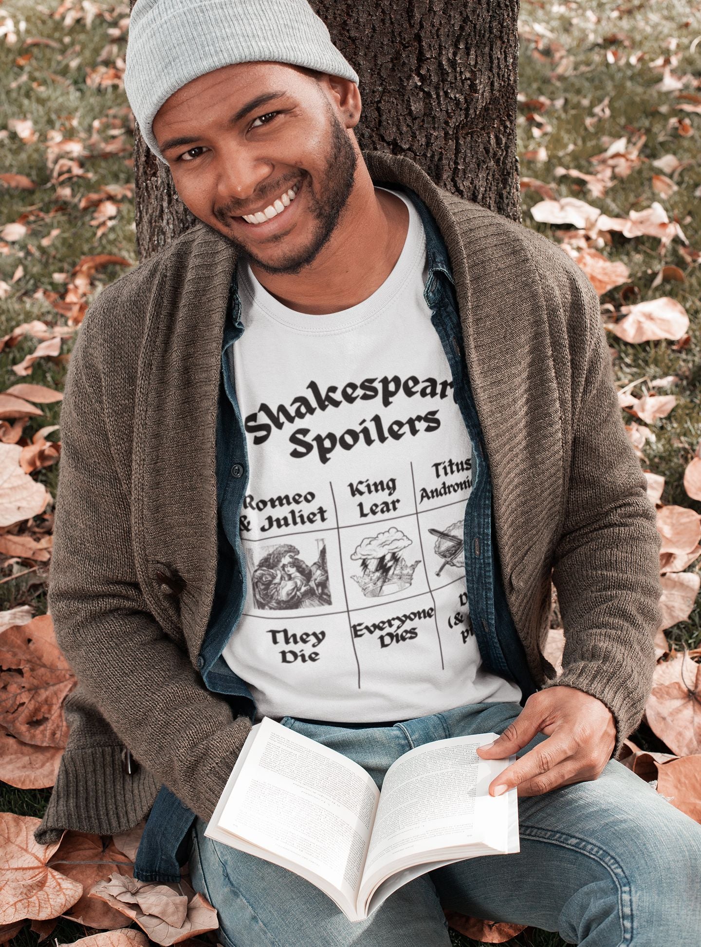 Men's T-Shirt "Shakespeare Spoilers" – Unisex Design for Drama & English Teachers